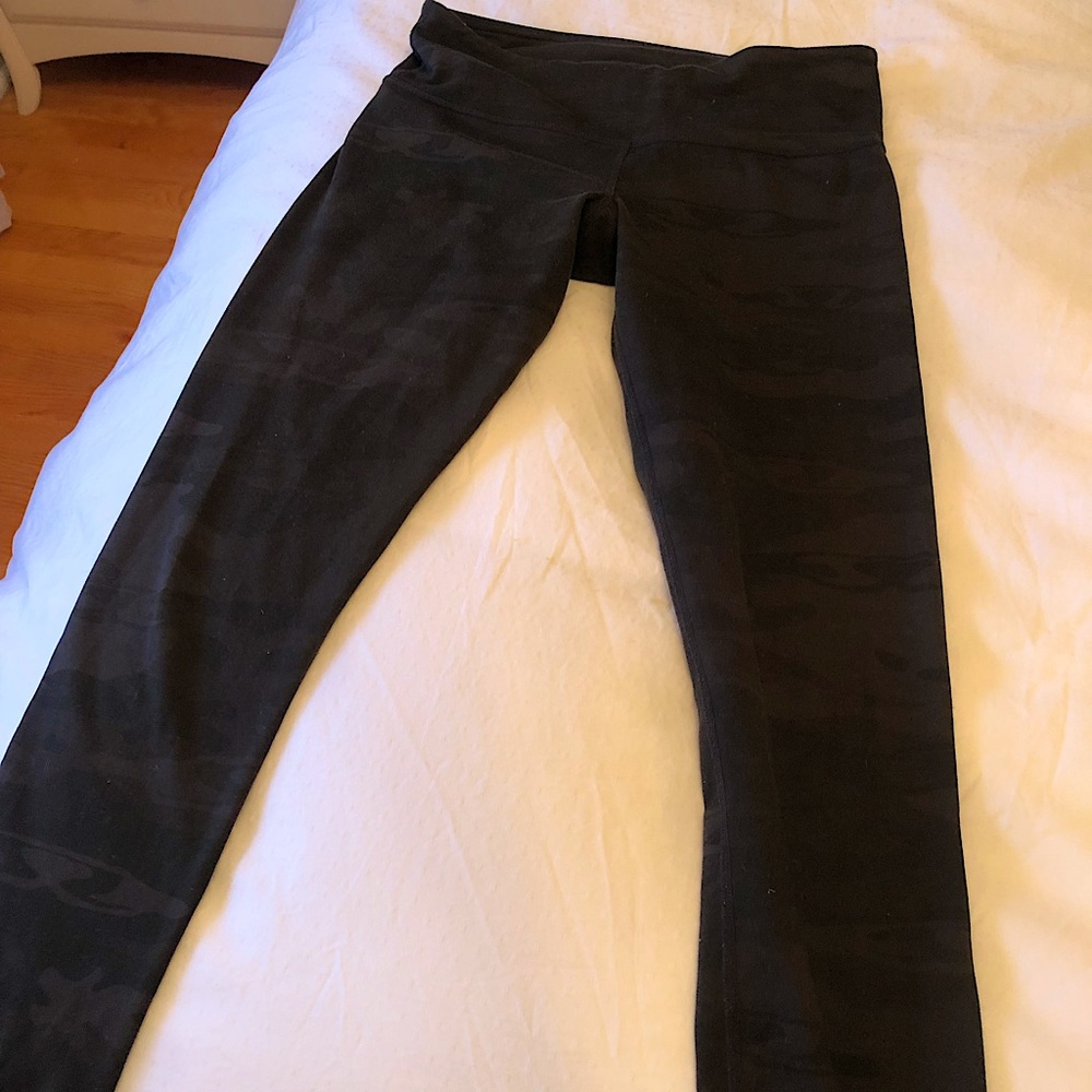 Lululemon leggings GREAT CONDITION - Picture 1 of 2